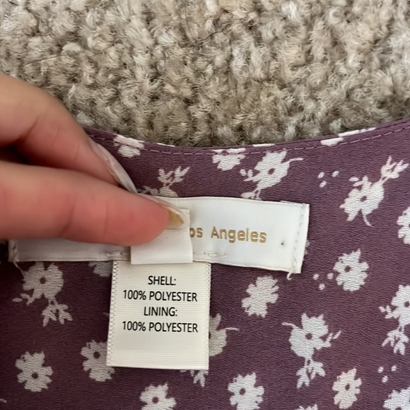 Lilac and white floral dress with v-neck and flutter sleeve - Picture 4 of 5